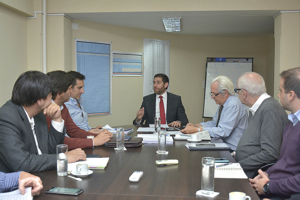 El Ministro Javier Montero se reunió con el equipo de trabajo de Economía