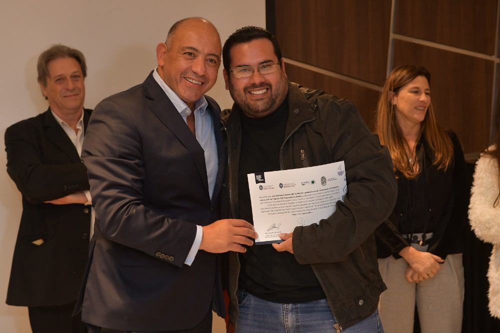 Entrega de certificados a jóvenes y adultos que formaron parte de los cursos de Mil Programadores y Argentina Programa